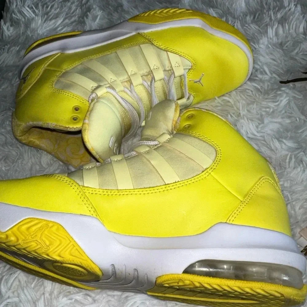 Nike Jordan Max Aura GS AQ9249-701 Yellow Sneakers RARE